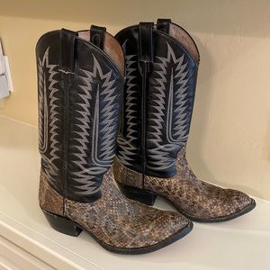 Mens western diamond back heeled boots. Size 9